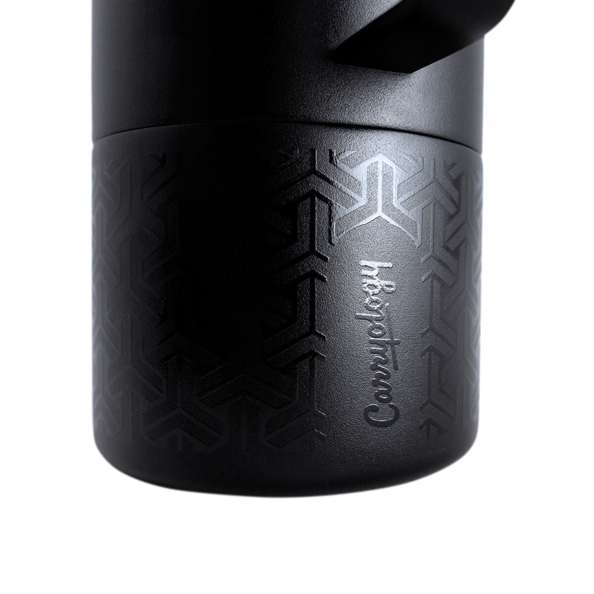 miir-x-carryology-tomo-s2 WebPDP-MiiR_x_Carryology_Tomo_Studio_Closeup__TOM1SV33402_12.10.25.jpg