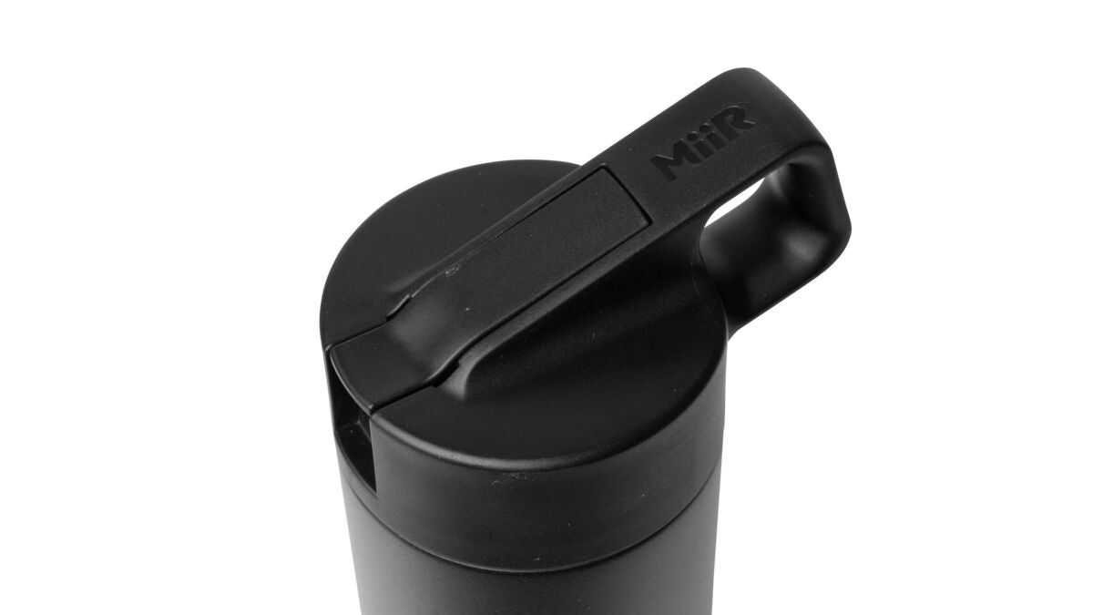straw-bottle-e3 WebPDP-Straw_Lid_2_Black_Studio_0221_45deg_Closed__WMB1SL20002.jpg
