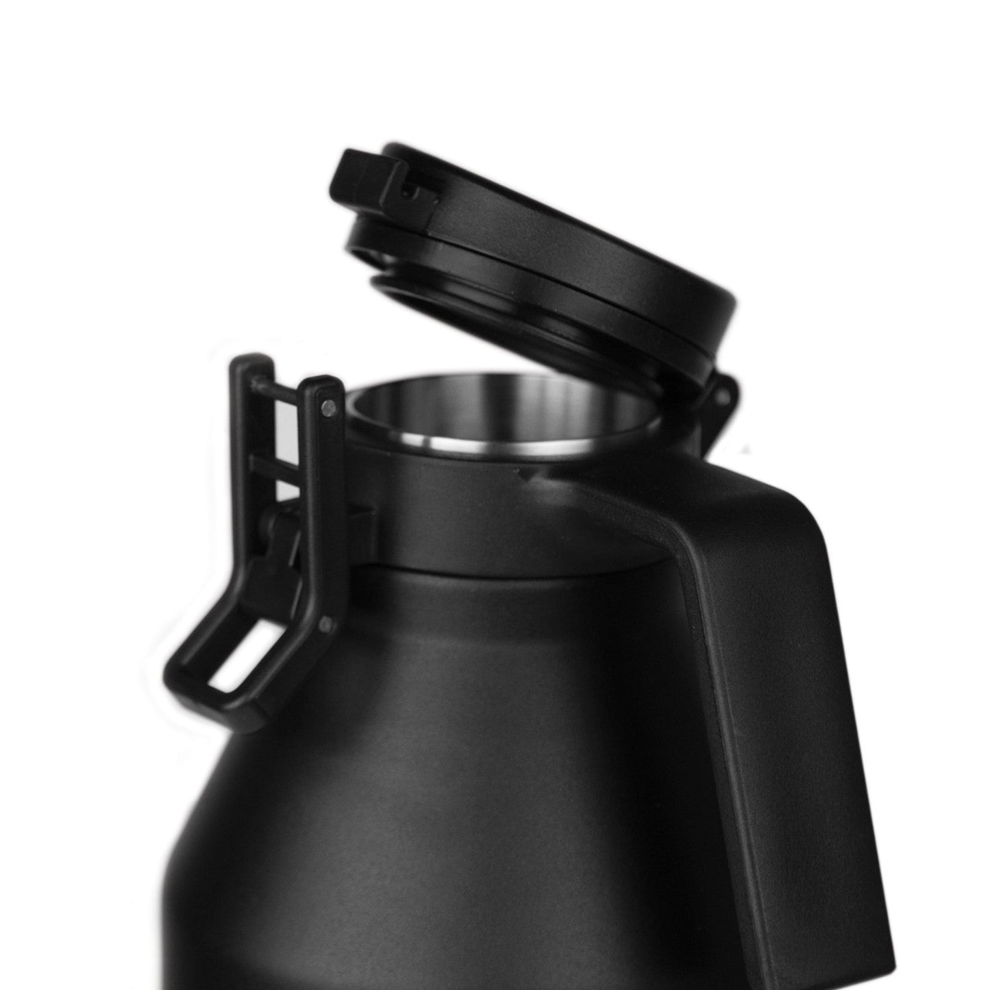 64oz-growler-b8 growlerdetail1_f7b2c86e-8bb8-40fc-b9ae-6f2e9d01276f__402220.jpg